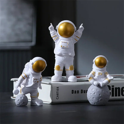 3/4PCS Resin Astronaut Figure Statue Spaceman Sculpture Educational Toy Desktop Home Decoration Astronaut Model for Kids Gift